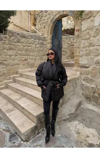 Siyah Önü Bağlamalı Dolumlu Mont