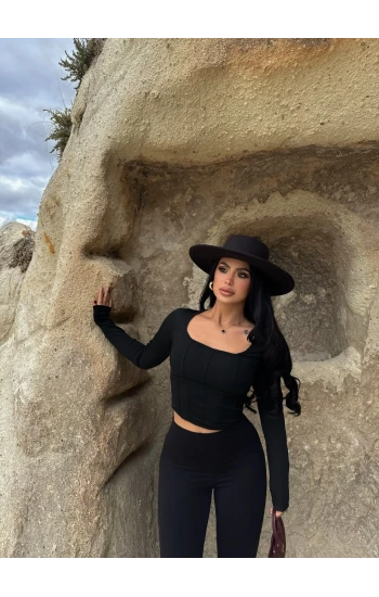 Siyah Önü Biyeli Kare Yaka Crop