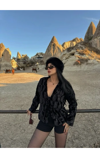 Siyah Plush Kabartmalı Hırka