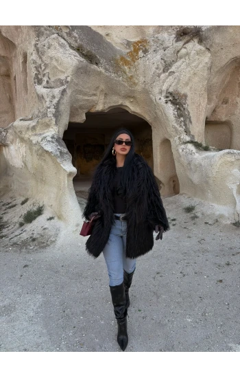 Siyah Şal Yaka Saçaklı Kürk