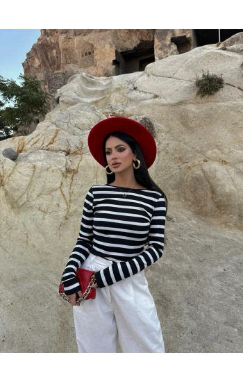 Siyah Sırt Açık Çizgili Triko