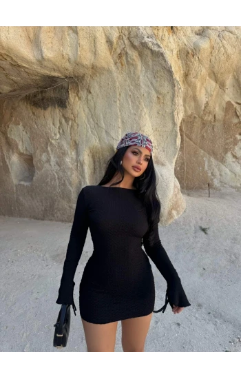 Siyah Sırt Açık Gofre Elbise