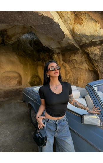 Siyah V Yaka Basic Crop