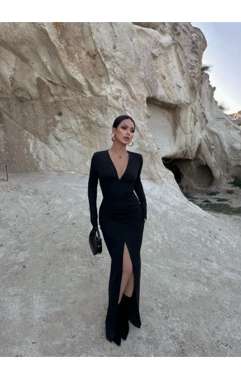 Siyah V Yaka Yırtmaçlı Elbise