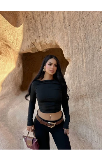 Siyah Yaka Degaje Büzgülü Crop