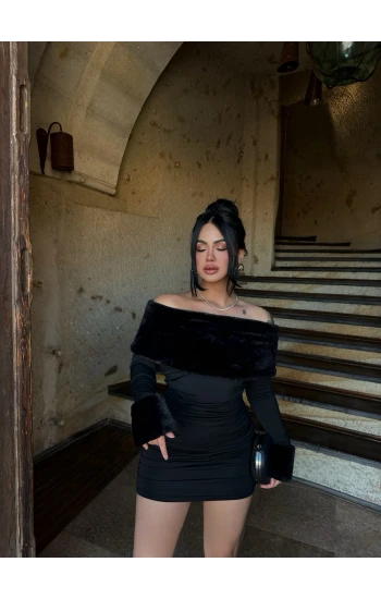 Siyah Yakası Kürklü Madonna Elbise
