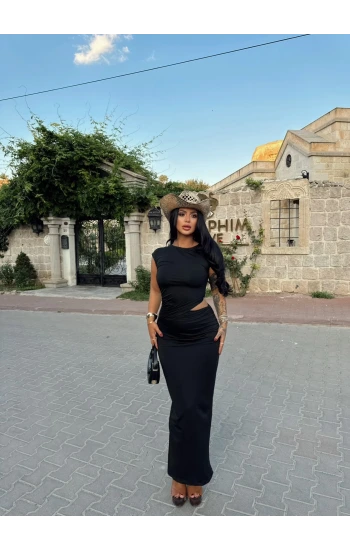 Siyah Yan Pencereli Maxi Elbise