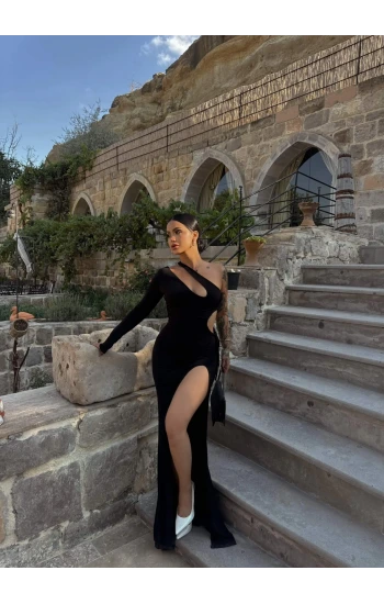 Tek Yırtmaçlı Pencereli Elbise