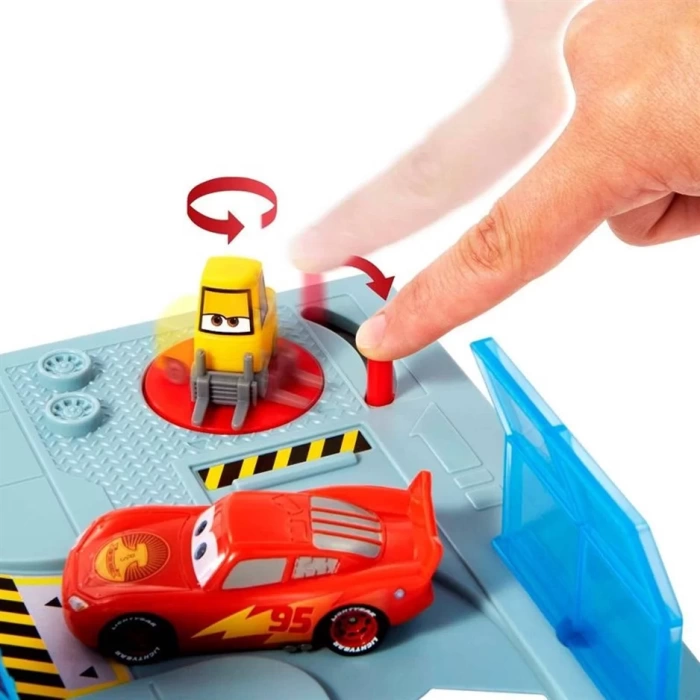 Cars Disney Cruz Yarış Merkezi Oyun Seti HGV69