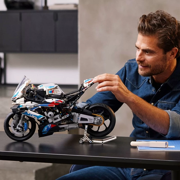 LEGO® Technic BMW M 1000 RR 42130 Model Yapım Seti