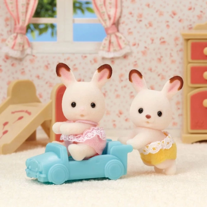 Sylvanian Families Çikolata Kulaklı Tavşan İkiz Bebekleri 5420