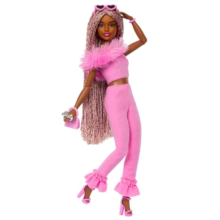 Barbie Deluxe Style Kahverengi Örgü Saçlı Bebek HYV28