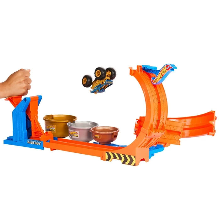 Hot Wheels Monster Trucks Döngü ve Takla Bigfoot Oyun Parkuru JBX64