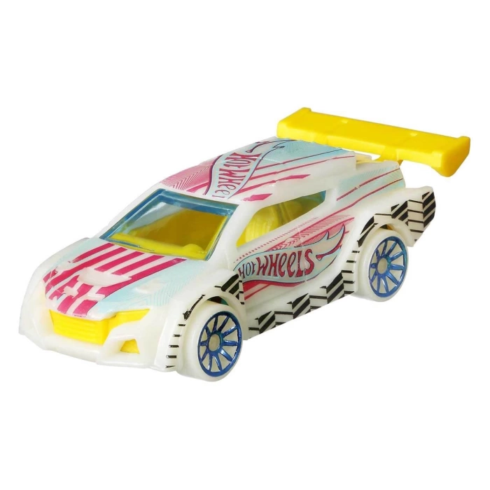 Hot Wheels Monster Trucks Karanlıkta Parlayan Araçlar Paketi HCB57