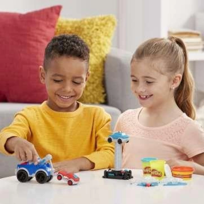 Play-Doh Çalışkan Çekici Kamyon E6690