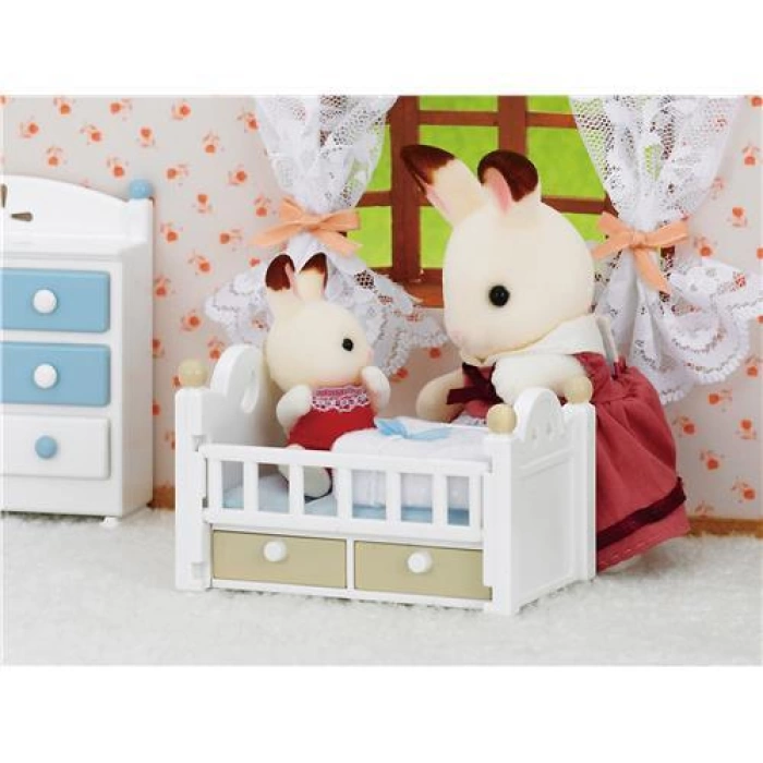 Sylvanian Families Çikolata Kulaklı Tavşan Bebek Yatağı Seti - 5017