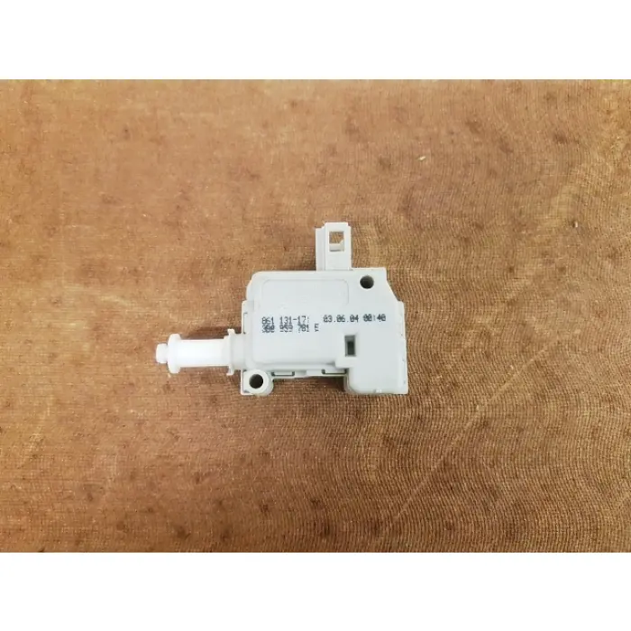 3B0959781E Depo Kapak & Merkezi Kilit Motoru Polo Hb 2002-2010