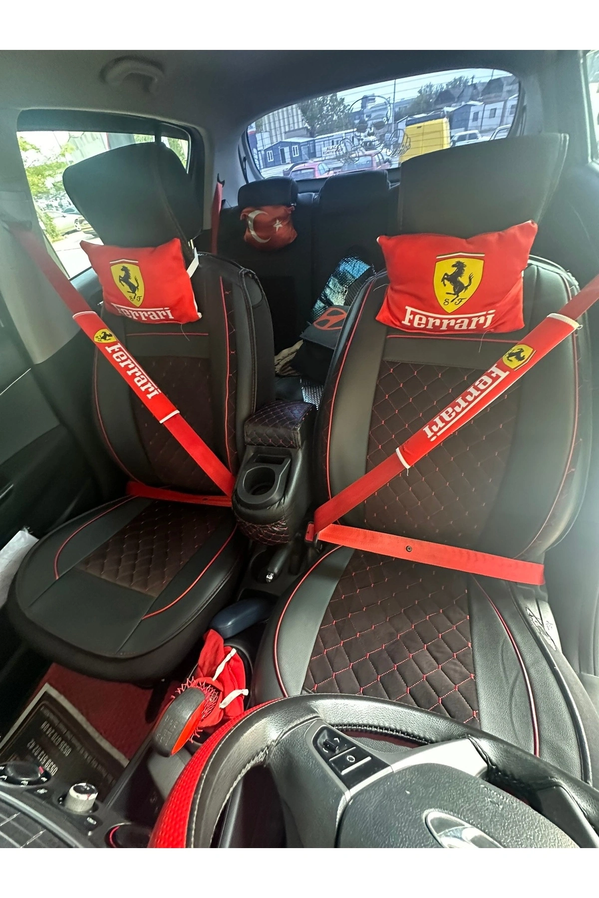 Ferrari Boyun Yastığı Emniyet Kemer Pedi Kırmızı