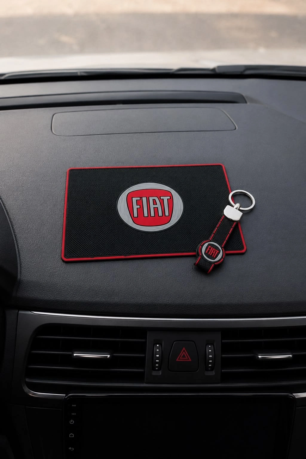 FIAT LOGOLU ARAÇ İÇİ TORPİDO ÜSTÜ KAYDIRMAZ VE ANAHTARLIK SETİ