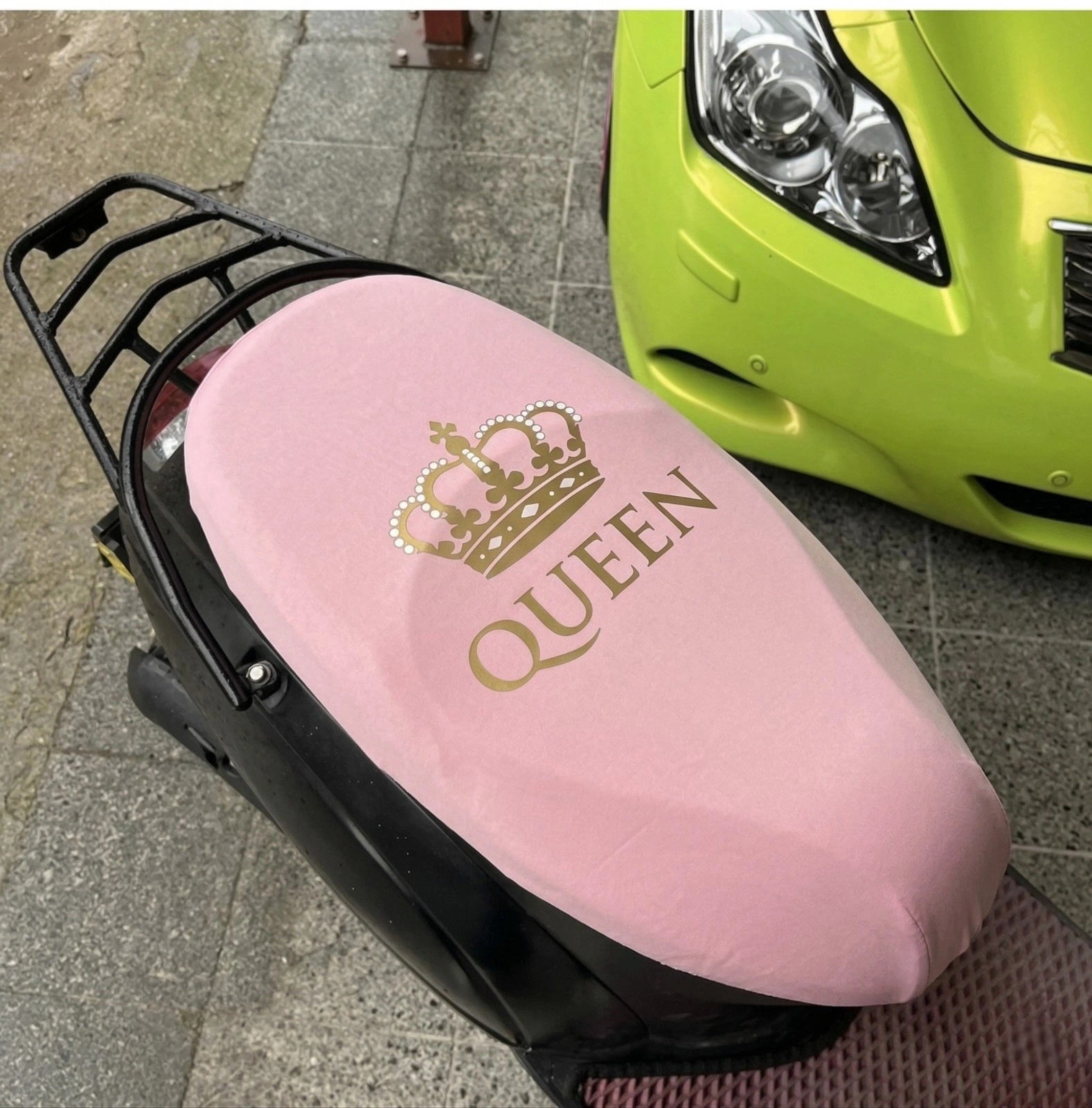 PEMBE QUEEN DESENLİ MOTOR KILIFI