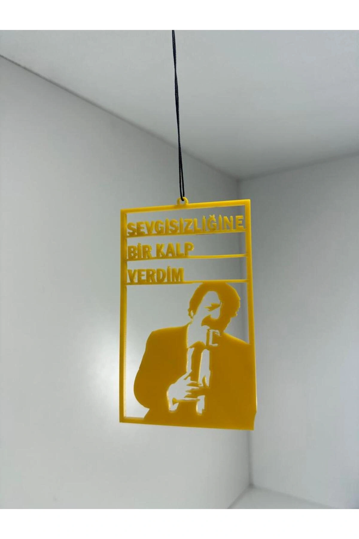 Müslüm Dikiz Ayna Süsü ’Sevgisizliğine Bir Kalp Verdim’ Sarı Pleksi