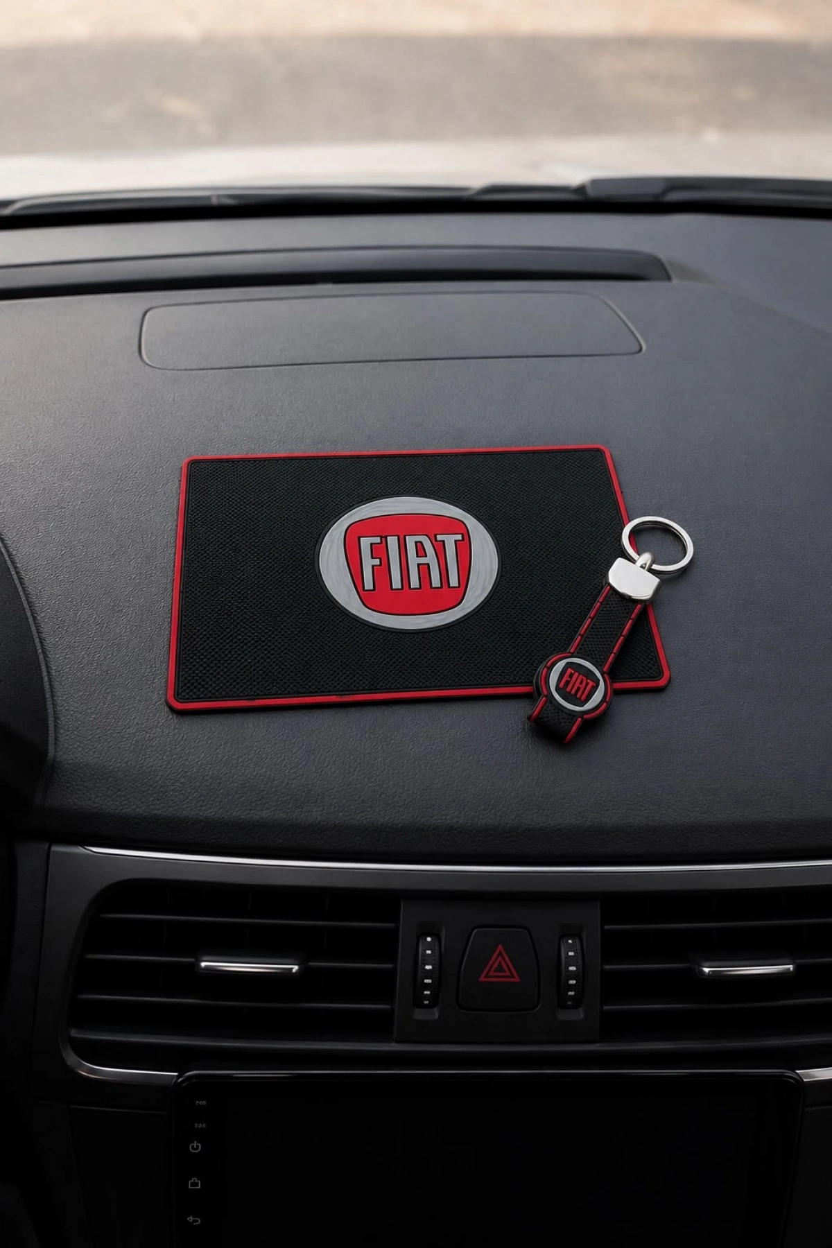 FIAT LOGOLU ARAÇ İÇİ TORPİDO ÜSTÜ KAYDIRMAZ VE ANAHTARLIK SETİ
