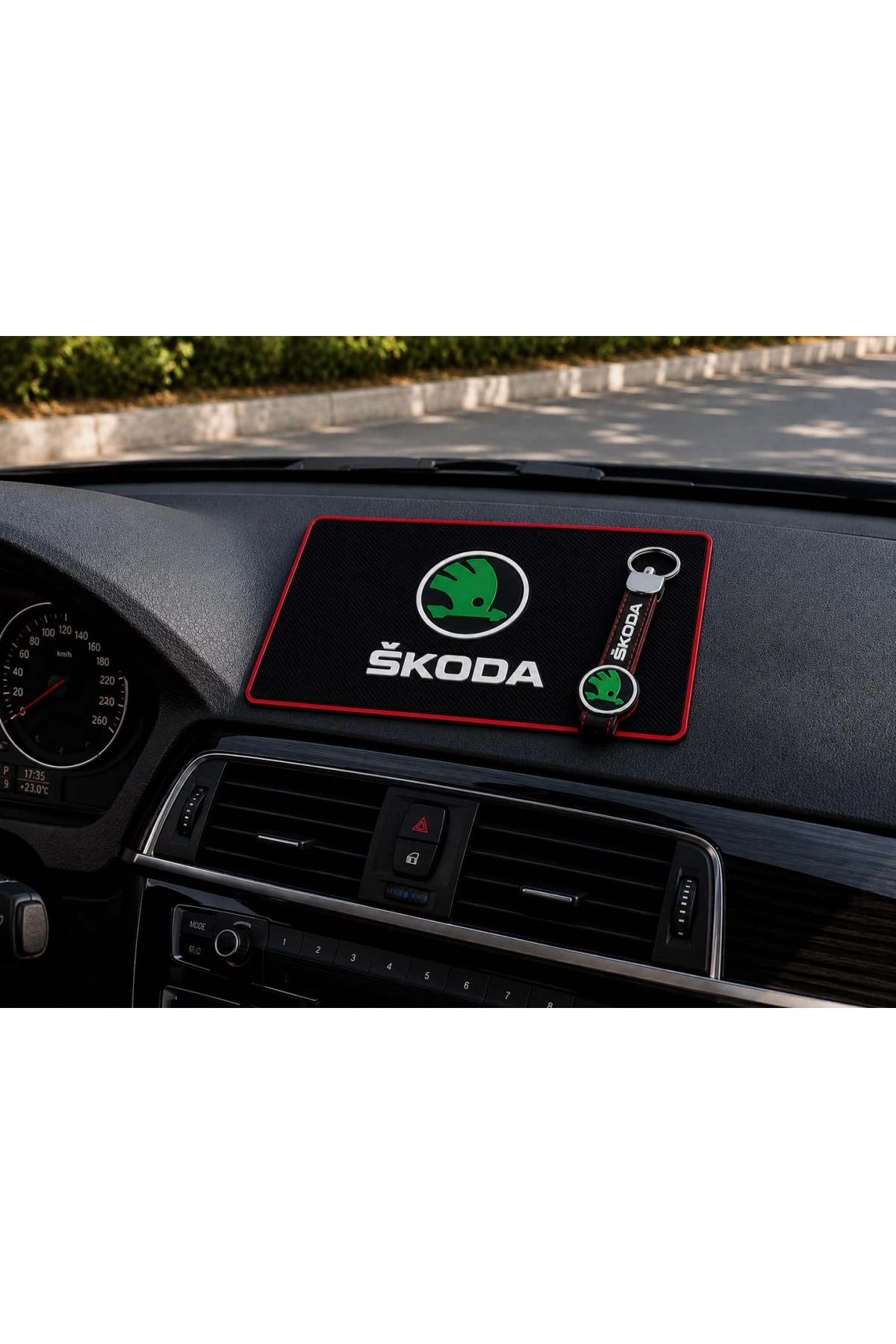 SKODA LOGOLU ARAÇ İÇİ TORPİDO ÜSTÜ KAYDIRMAZ VE ANAHTARLIK SETİ