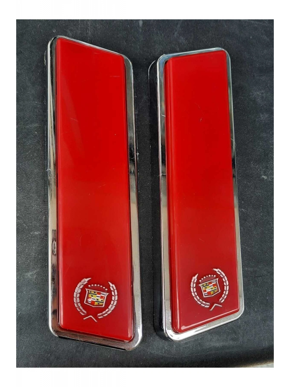 Eras Direk Lambası Kırmızı Cadillac Armalı