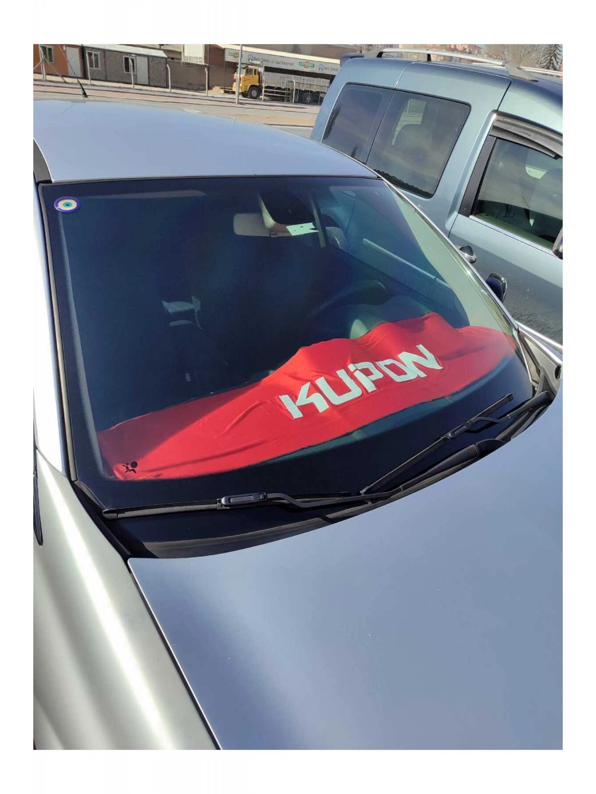 Kupon Baskılı Oto Göğüs Örtüsü Kırmızı