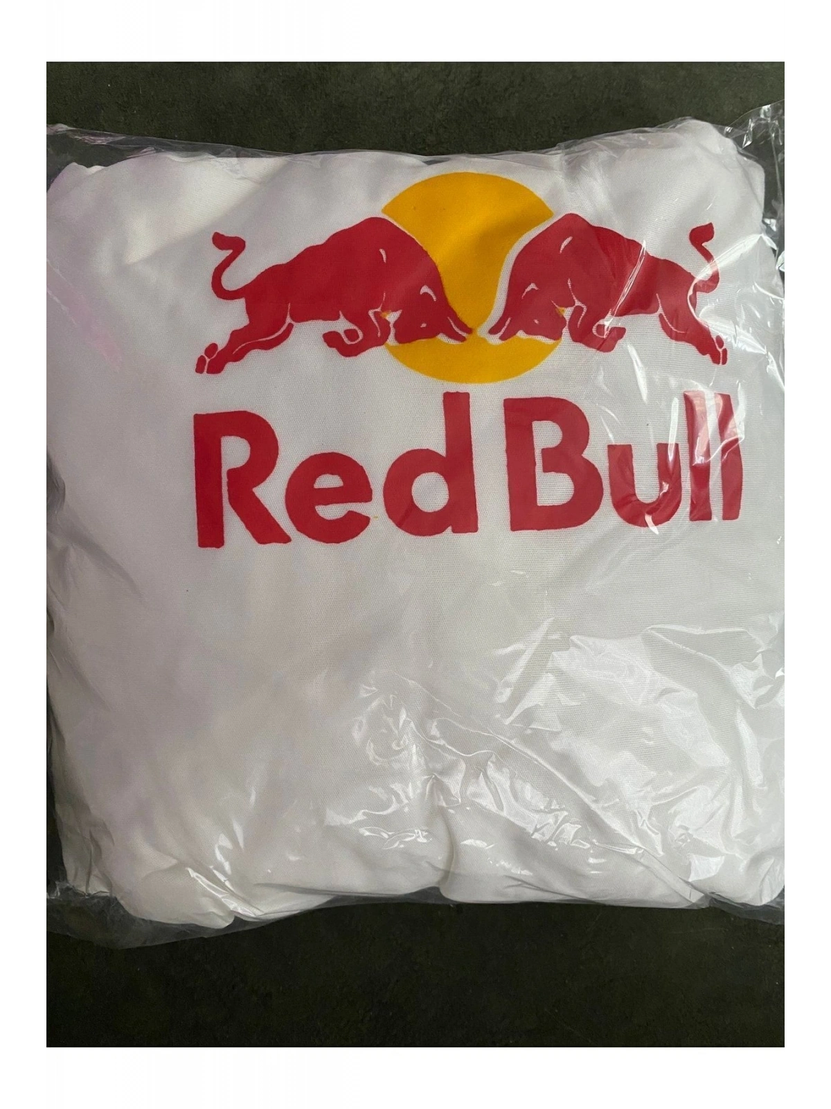 Servis Kılıfı Beyaz Üzerine Kırmızı Redbull Baskılı