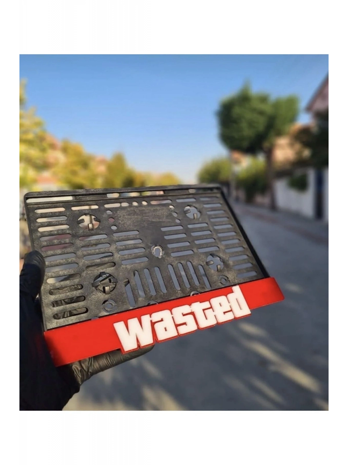 Wasted Motor Takmatik Pleksi Plakalık (Beyaz-Kırmızı)