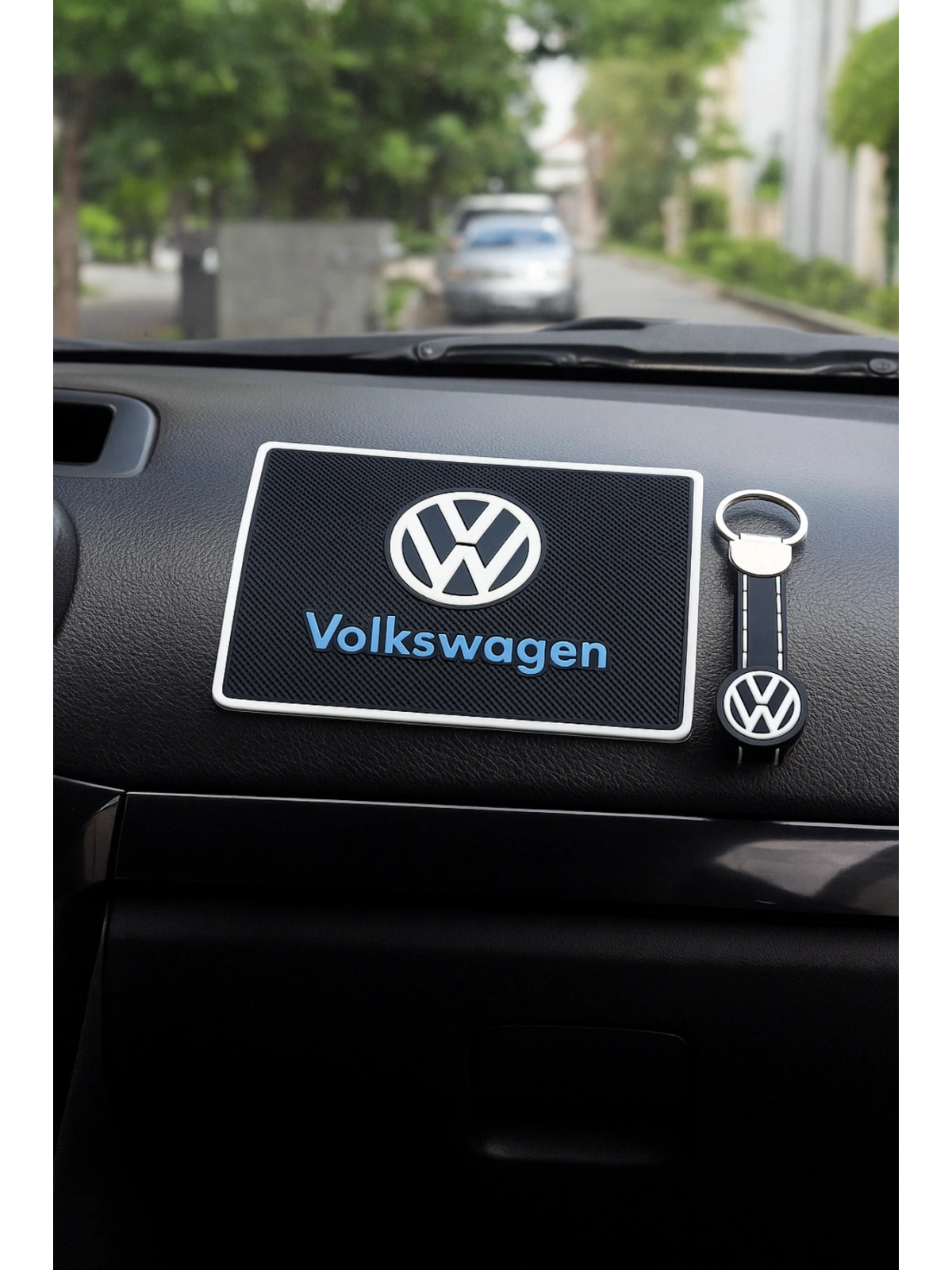 Vw Logolu Araç İçi Torpido Üstü Kaydırmaz Ped ve Anahtarlık Seti