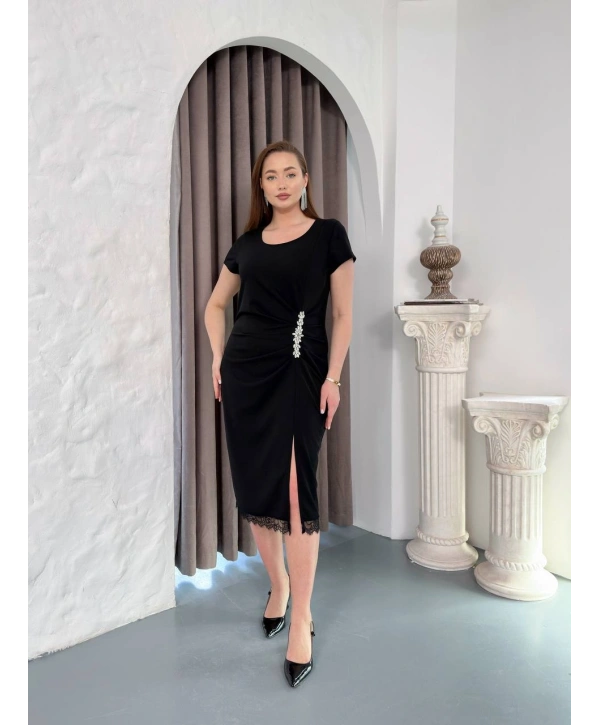 Kadın Büyük Beden Toka Detaylı Kısa Kollu Yırtmaçlı Siyah Abiye Elbise