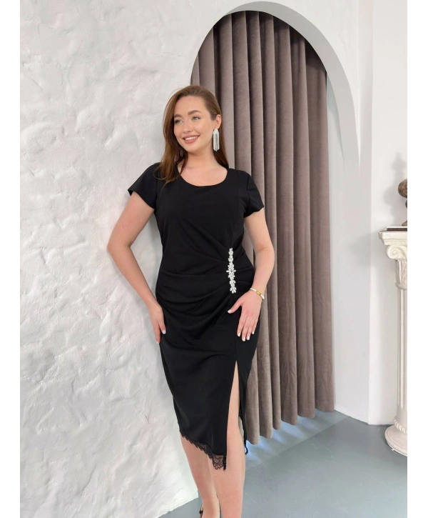 Kadın Büyük Beden Toka Detaylı Kısa Kollu Yırtmaçlı Siyah Abiye Elbise