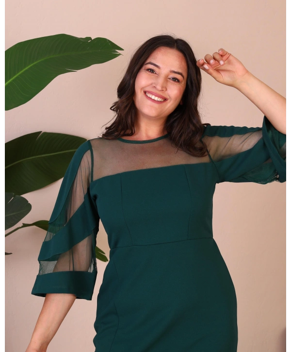 Büyük Beden Üst Ve Kol Tül Detaylı Yırtmaçlı Midi Boy Abiye Elbise