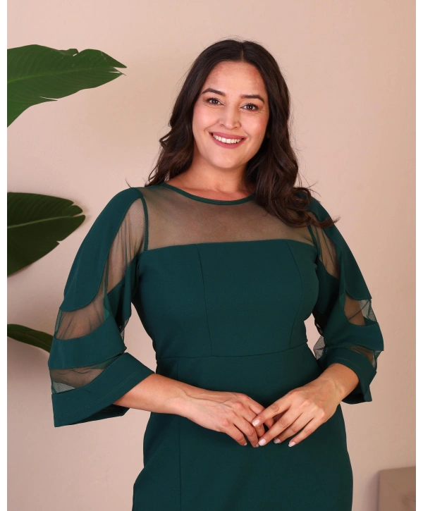 Büyük Beden Üst Ve Kol Tül Detaylı Yırtmaçlı Midi Boy Abiye Elbise