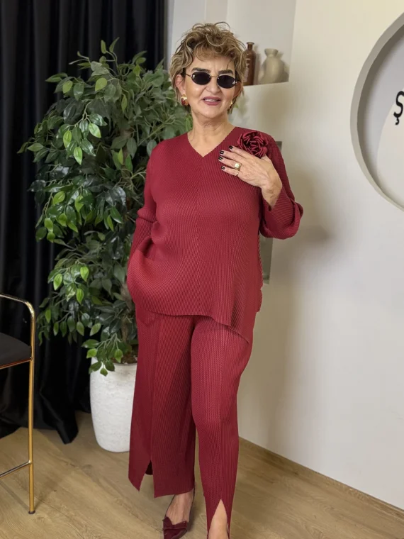 Kırmızı Yaka Güllü Takım MRC