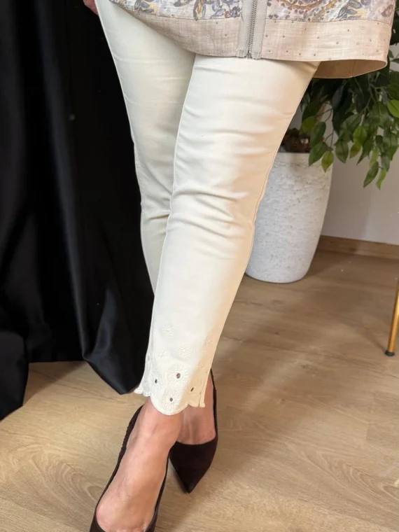 Krem Papatya Nakışlı Pantolon P401