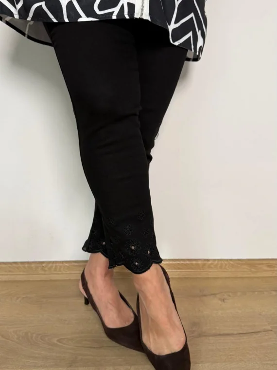 Siyah Papatya Nakışlı Pantolon P401