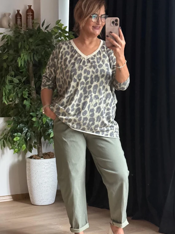 Haki Yeşil Leopar Desen V Yaka Bluz