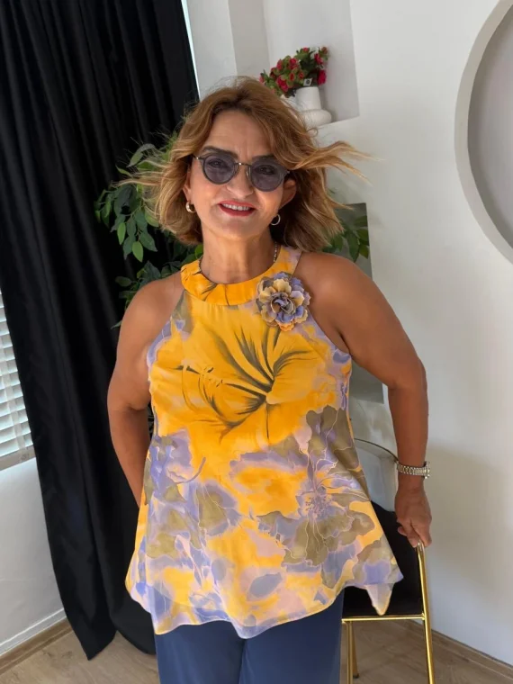 Sarı Desenli Sıfır Kol Bluz 26YB3560