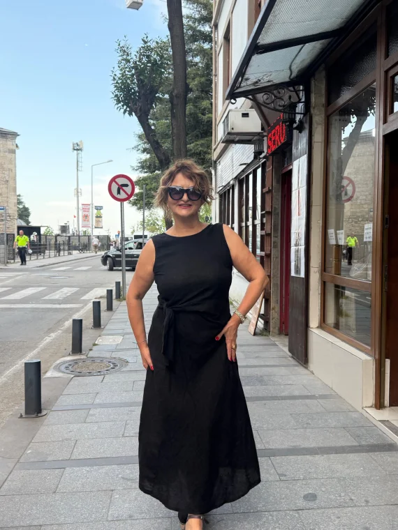 Siyah Arkası Lastikli Keten Elbise LDV
