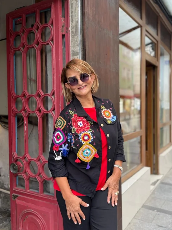 Siyah İşlemeli Ceket BY130