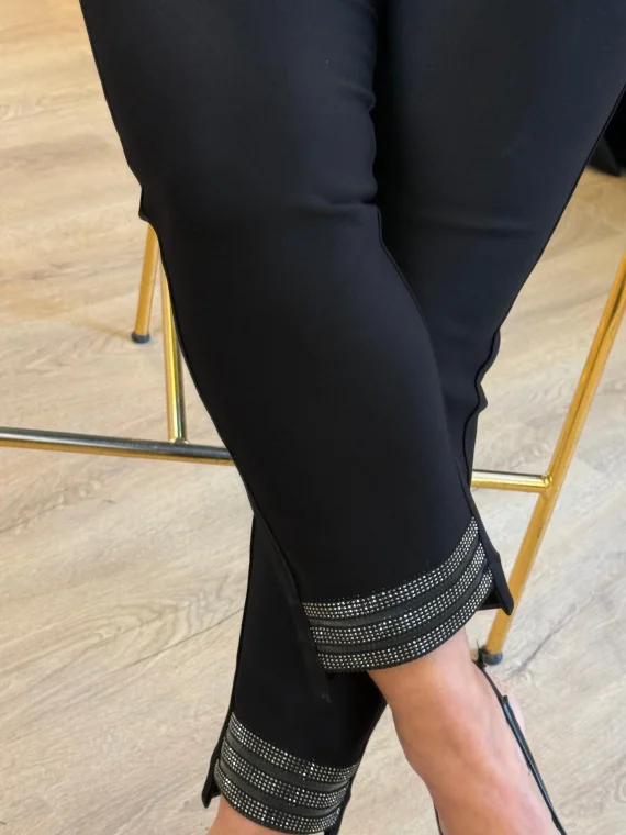 Siyah Paçası Taşlı Punto Pantolon LZA