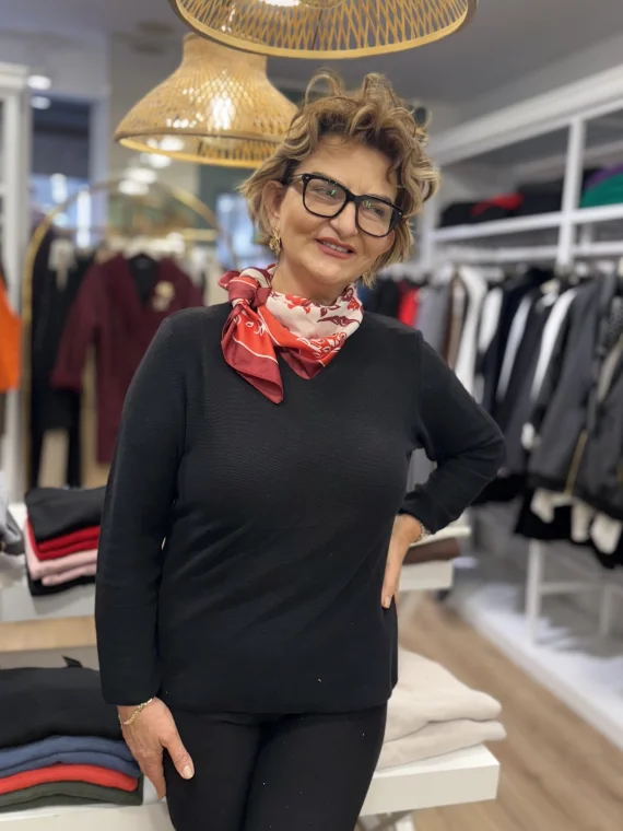 Siyah V Yaka Kazak K-819