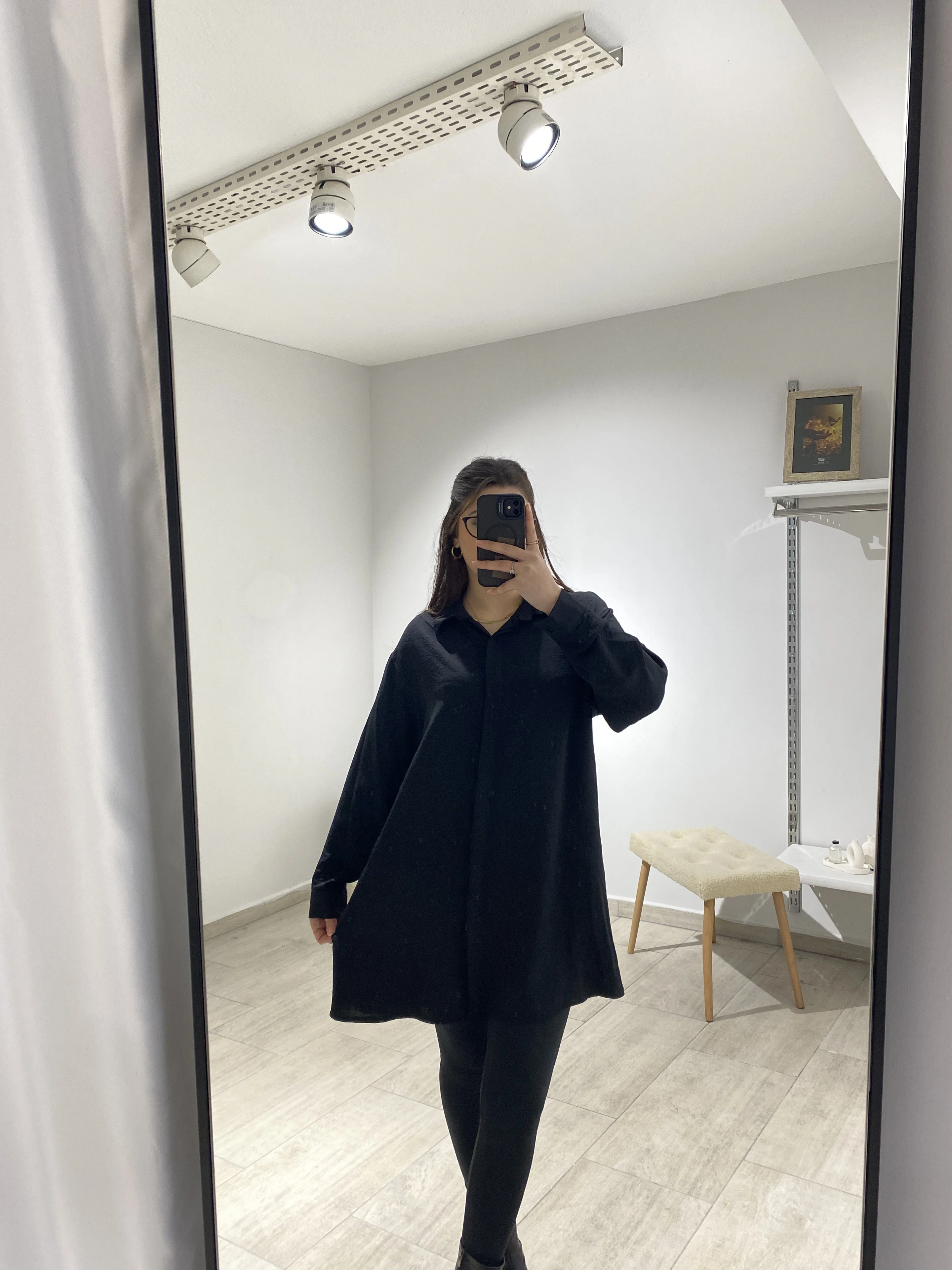 B. OVERSİZE SİYAH KETEN TUNİK GÖMLEK