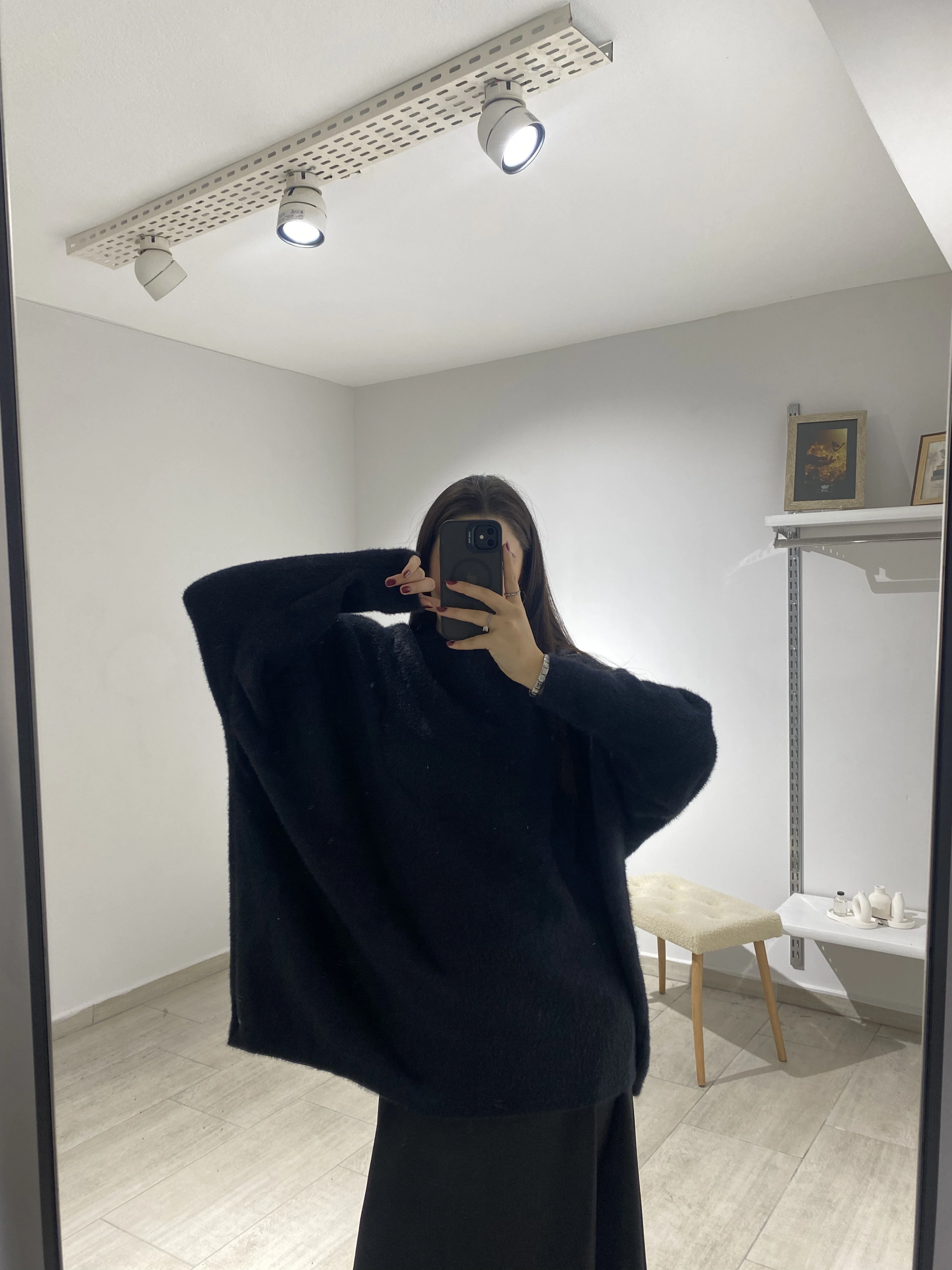 BİSİKLET YAKA YUMOŞ KUMAŞ UZUN SİYAH KAZAK