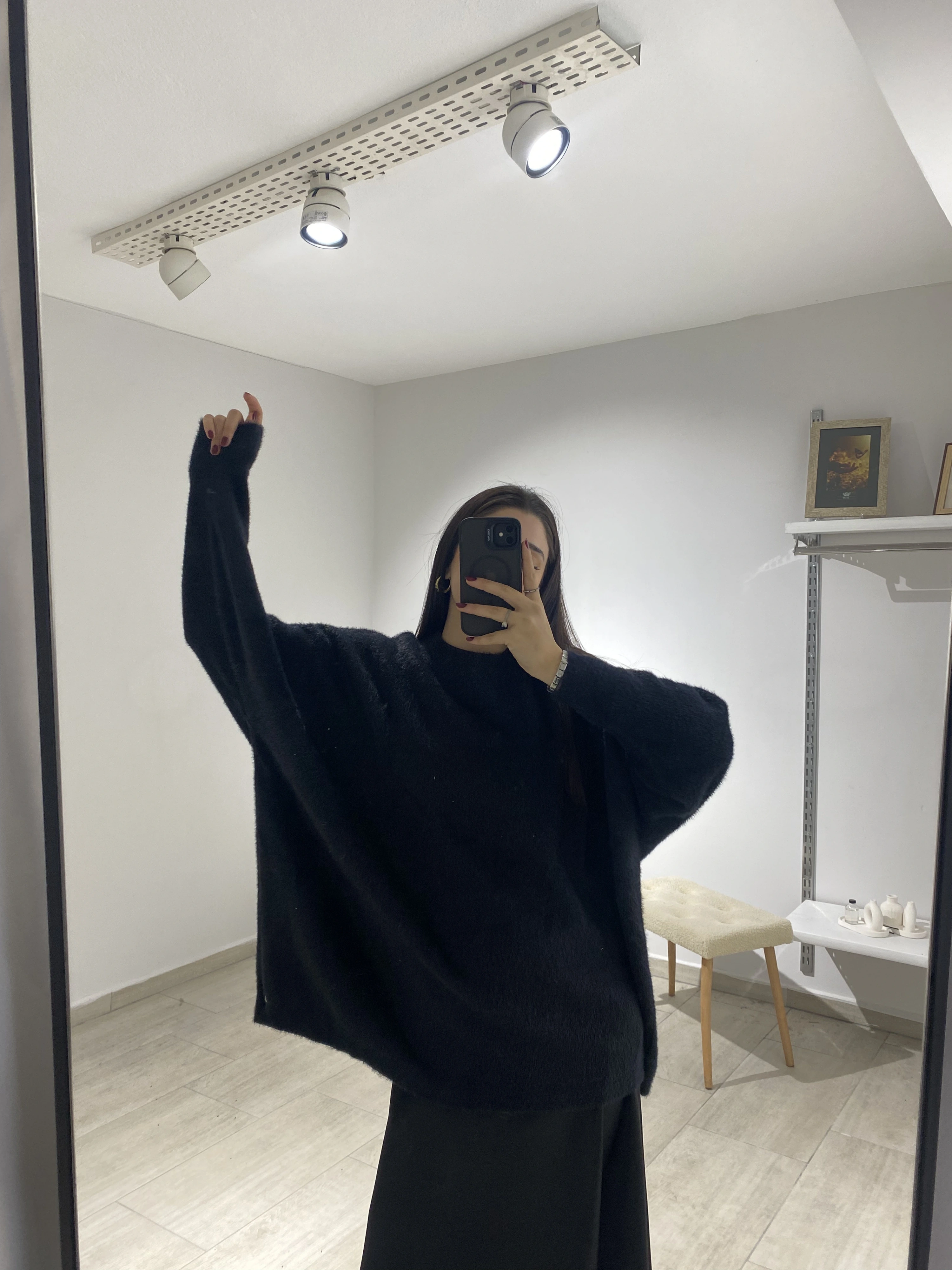 BİSİKLET YAKA YUMOŞ KUMAŞ UZUN SİYAH KAZAK