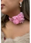 Açık Pembe Renk Çiçek Detaylı Choker Kolye