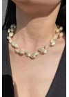 Altın Renk İnci Detaylı Choker Kolye